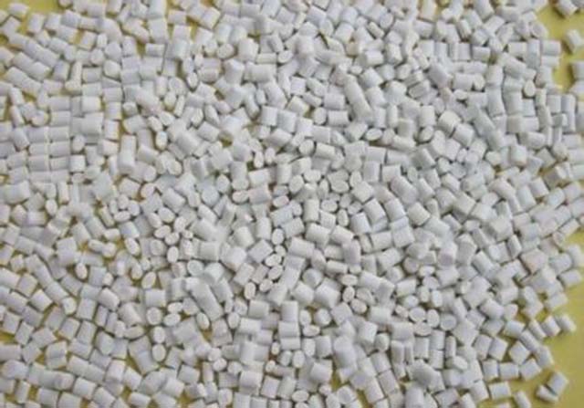 PA610柔韌性較大,硬度較小的尼龍原料